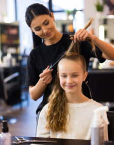 💇‍♂️ درآمد آرایشگری در فنلاند: راه‌های افزایش حقوق و جذب مشتری